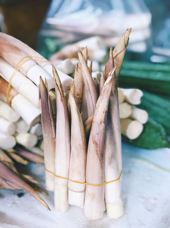 今天雨止周末晴热夏日下饭神器鞭笋吃过了吗