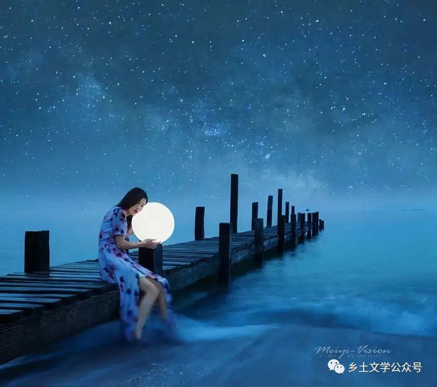 你的微笑 祭奠悲伤 谁的诗章 赴约过往 你的淡然 寥落梦想 谁的背影