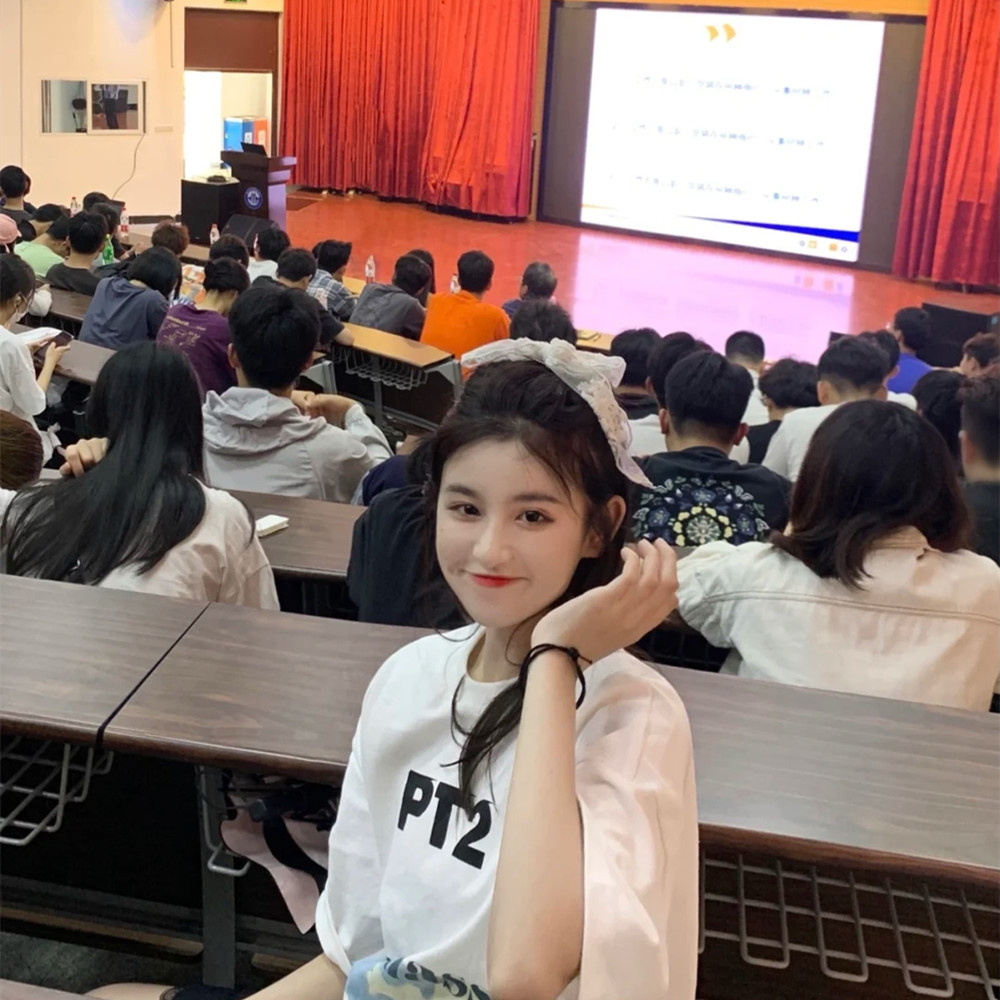 大学女生身高排名出炉,第二名已是\