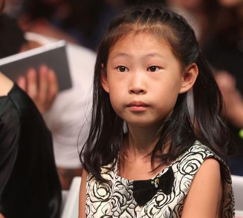 有种反差叫小沈阳女儿14岁却神似李沁长得像迪士尼公主