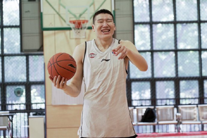 cba 正式签约！CBA潜力内线加盟广东宏远无望，郭士强拒绝交易