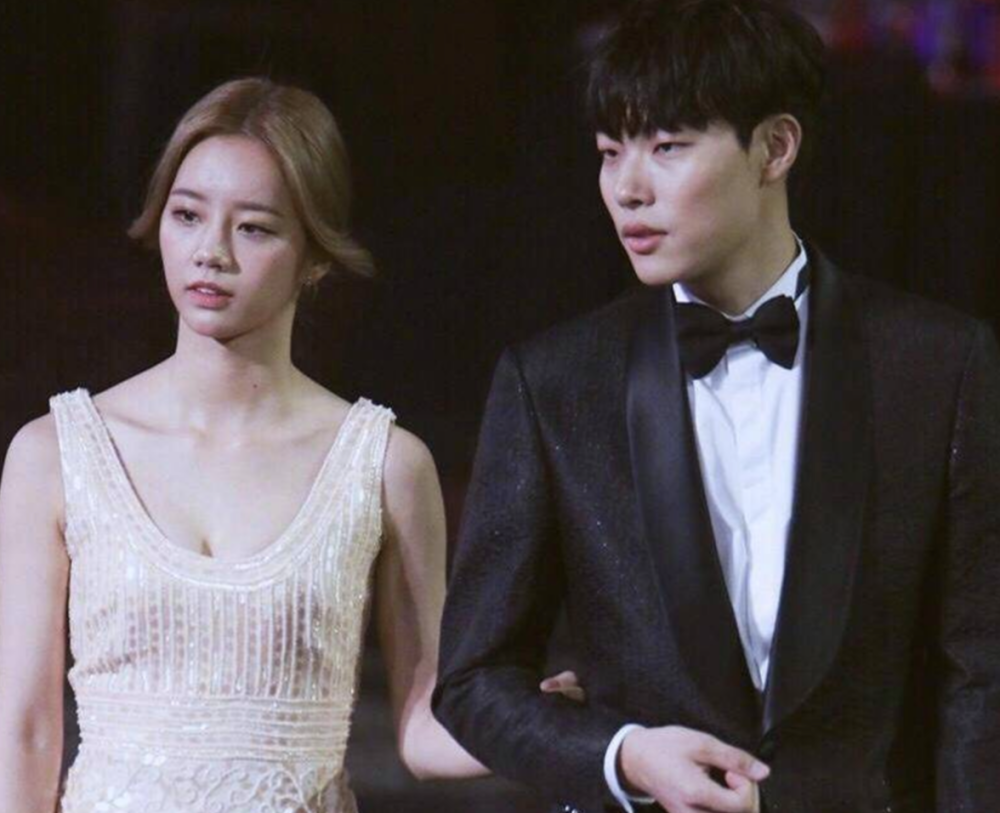 李惠利和柳俊烈约会太甜蜜恋爱4年频传分手女方曾高情商回应