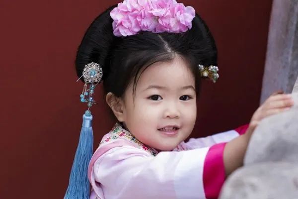 乾隆65岁时生下的小女儿捧在手心养大受尽三朝皇帝的宠爱