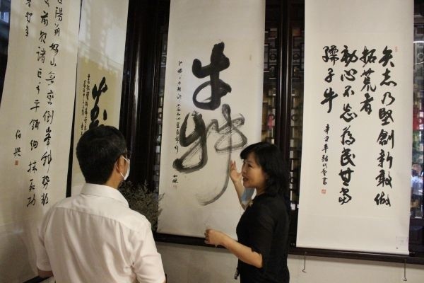 40余位老中青书画家参加,参展的100余件参展书画作品包括书法家曹立庵