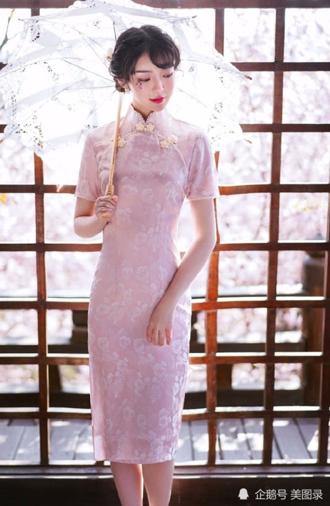 旗袍美女细腰美腿