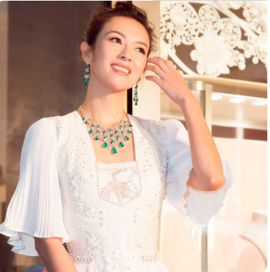 章子怡颈间的翡翠项链大有玄机戴出高贵的气质