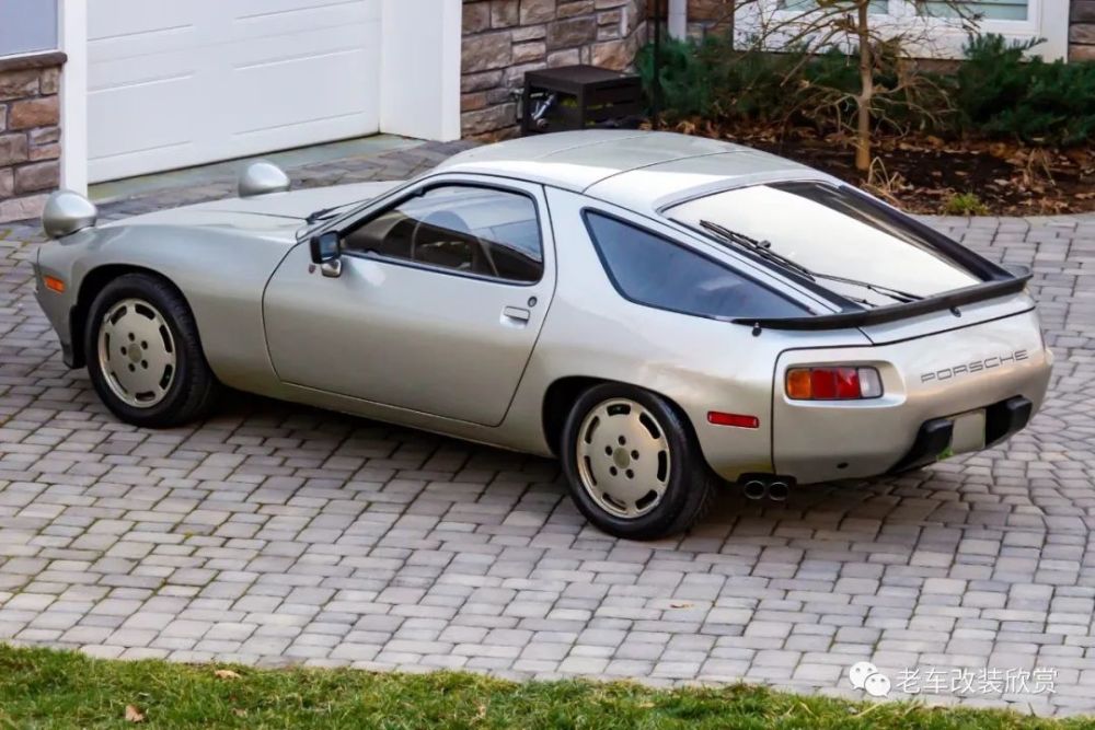 会眨眼睛的保时捷928