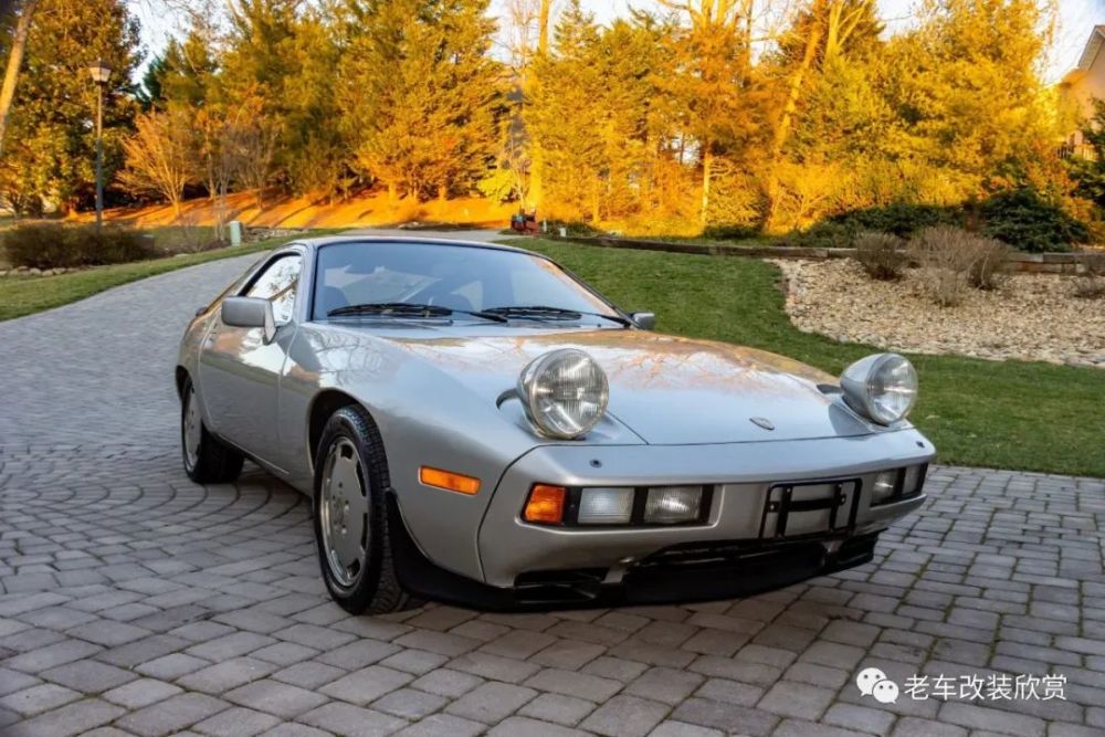 会眨眼睛的保时捷928