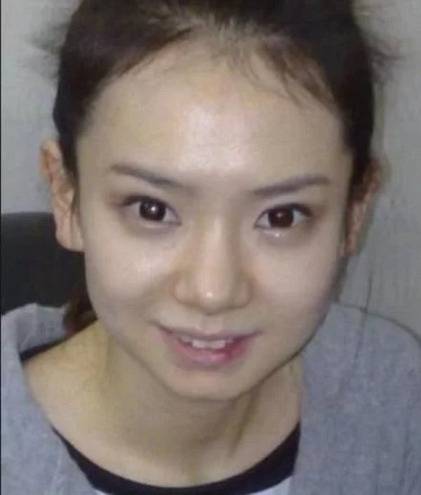 戚薇10年前旧照被疯传素颜下的五官确定不是长大后的lucky