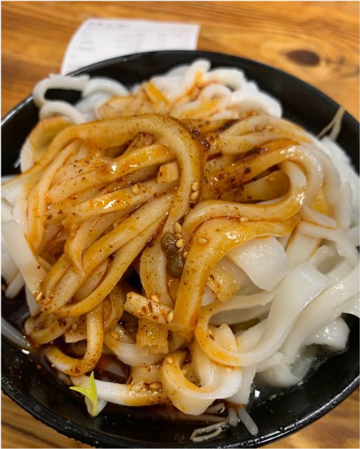 河南郑州排名第一的擀面皮,7元一碗火了35年,搬到哪客人跟到哪