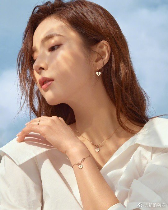 申世景最新宣传照