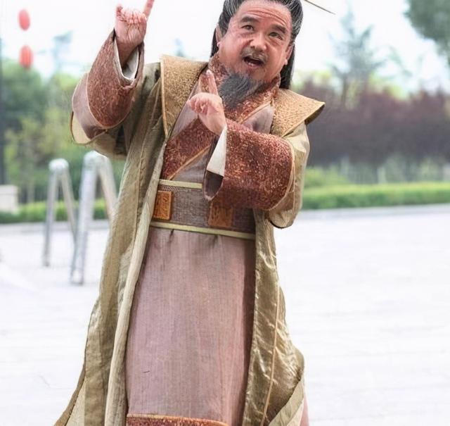 矮星陈三木身高一米二八北漂10多年娶四任老婆最高1米8