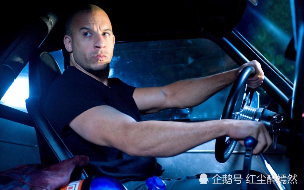 速度与激情回想之前几部的反派,哪怕是习惯于独来独往的戴克肖,也是由