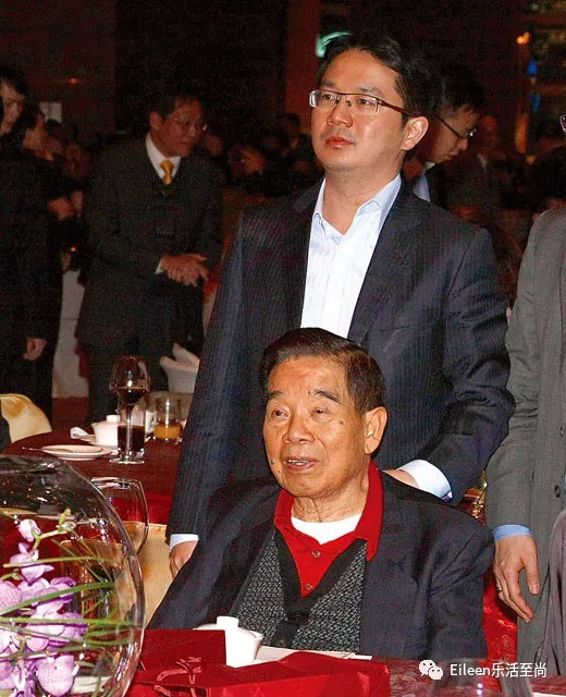 郑裕彤和郑志恒因此小学毕业后,郑志恒便被送往北美留学深造,而后进入