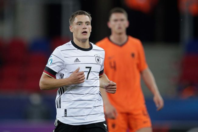 本季8球8助攻这个18岁的德国天才有望今夏率德国队夺取双冠