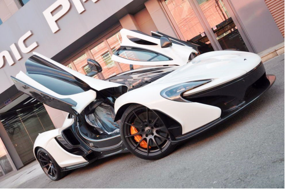 女友嫌奔驰土,客户怒提迈凯伦570,全款拿下着急晚上出去玩