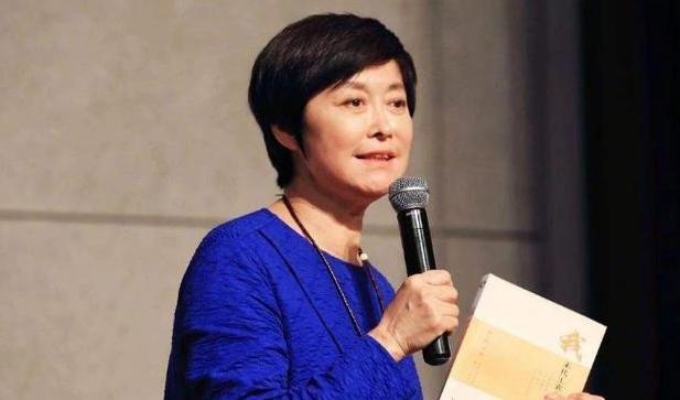 生命轮回的4.27:敬一丹64岁生日当天,母亲哀求她拔掉氧气管