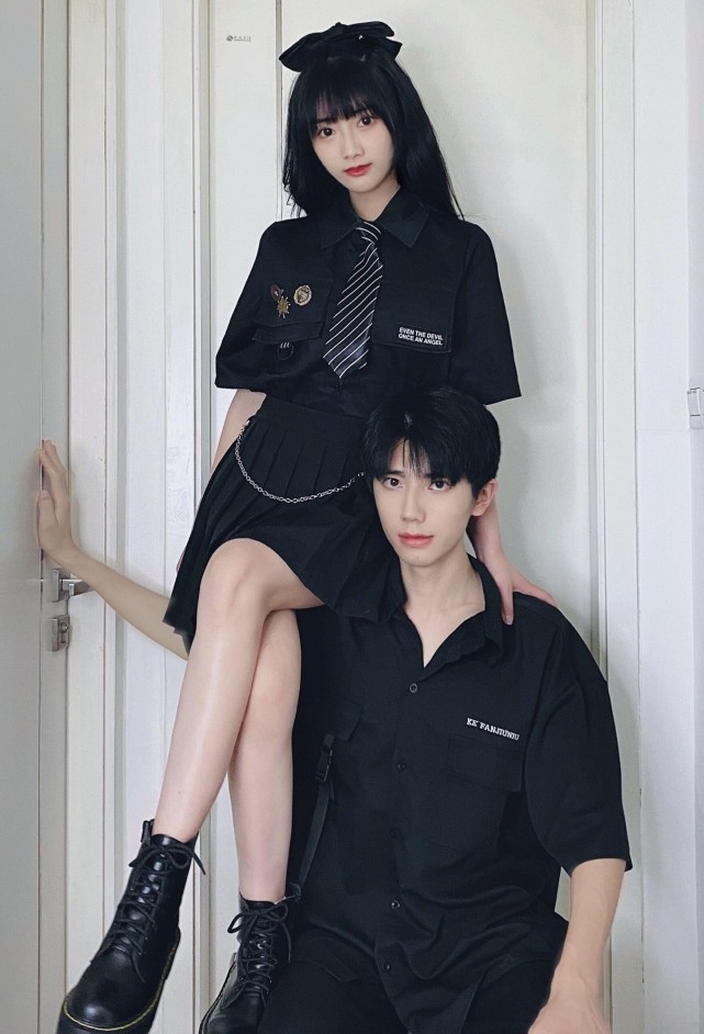 千万粉的林晚晚是假的看见左手上的痣后无数粉丝直言上当了