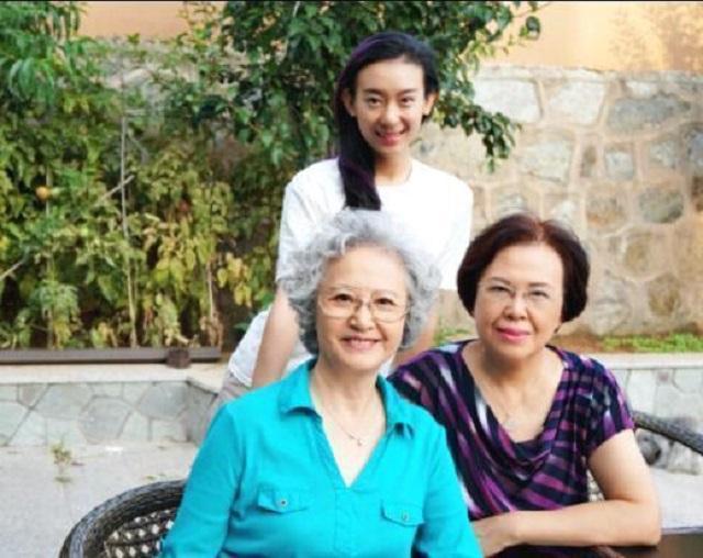 也希望杨春霞能够看开,就算没有演女儿国国王,但是杨洁导演依旧给了她