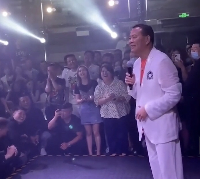 一条龙开服|加代的故事全集8加代的仁义打动了周广龙潮汕帮来砸加代的酒吧