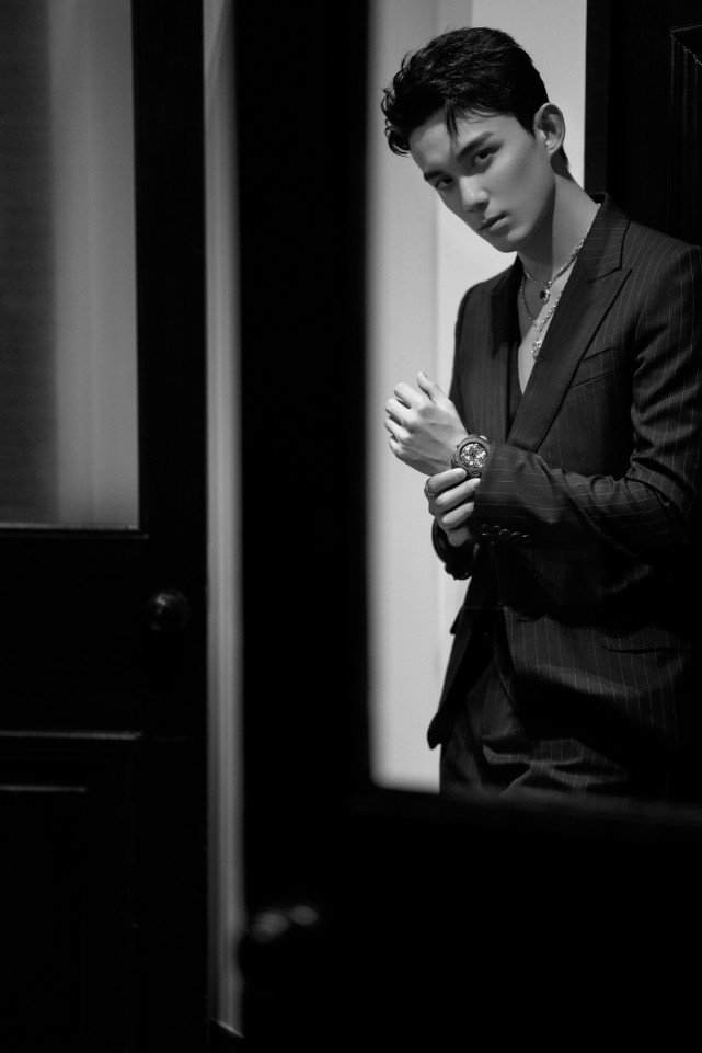 吴磊‖深v黑西装