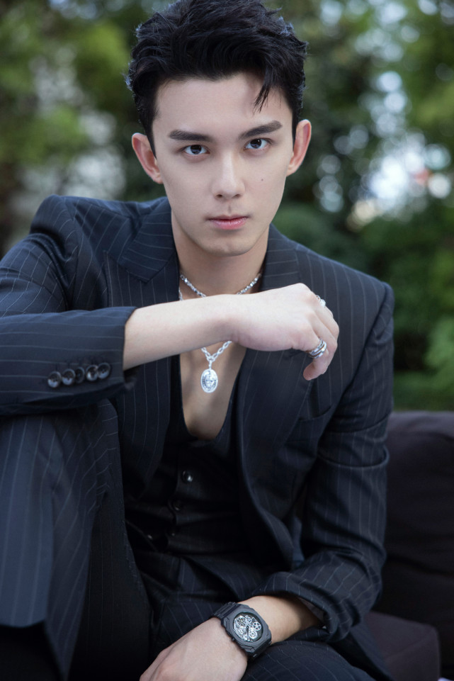 吴磊‖深v黑西装