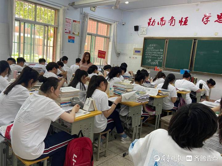 德州二中一毕业班 永久请假 老师哽咽 向学生深鞠一躬 腾讯新闻