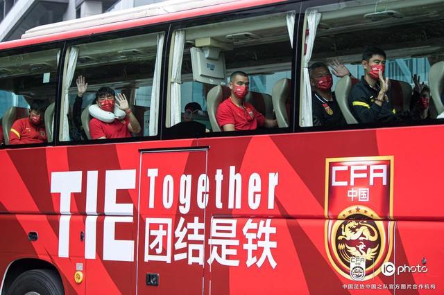 国足凌晨顺利抵达阿联酋世预赛四十强速发体育 腾讯新闻