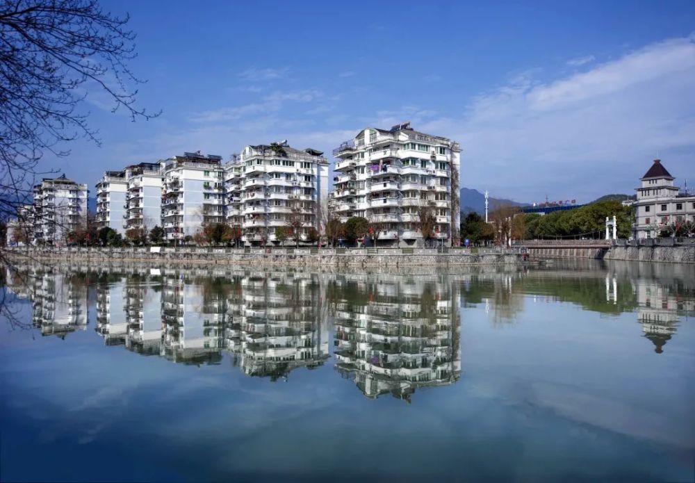 云和童话般的小县大城