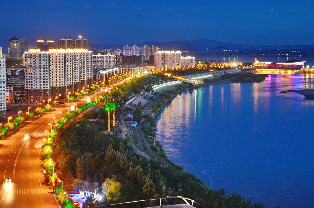 黄河几字弯乌海风光俏