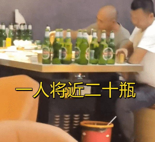 湖南2名男子吃自助餐喝掉40瓶啤酒桌上擺滿酒瓶老闆直呼虧大了