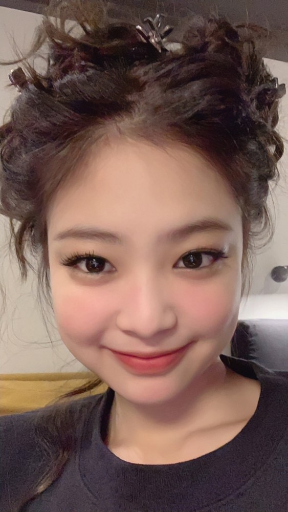 jennie丨自拍照壁纸真可爱