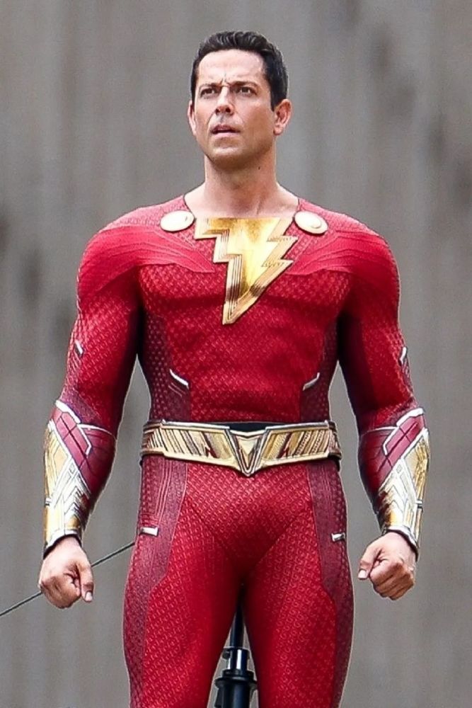 沙赞身穿新制服亮相!