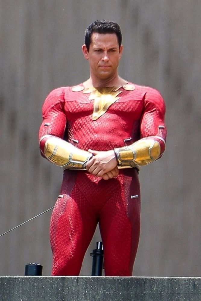 沙赞身穿新制服亮相!