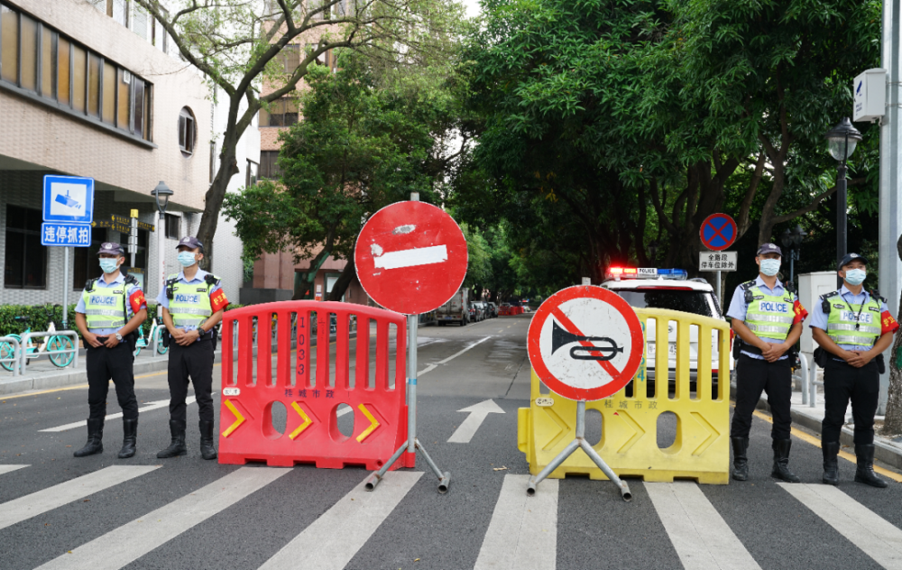 交通管制封路图片图片