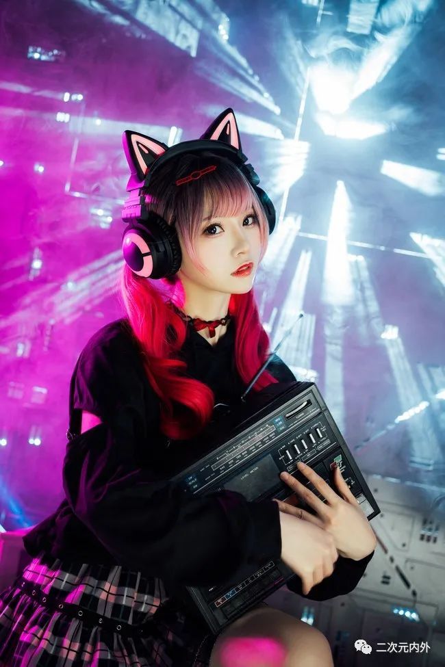 少女写真电竞少女与猫耳耳机