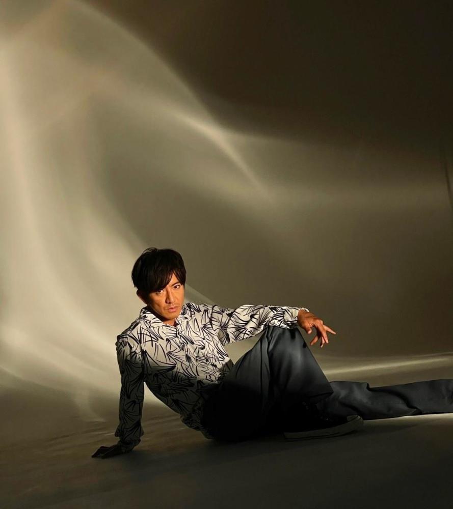 48岁木村拓哉花衬衫配兰花指帅气 无意躺平 与工藤静香上榜最贵夫妻档 全网搜