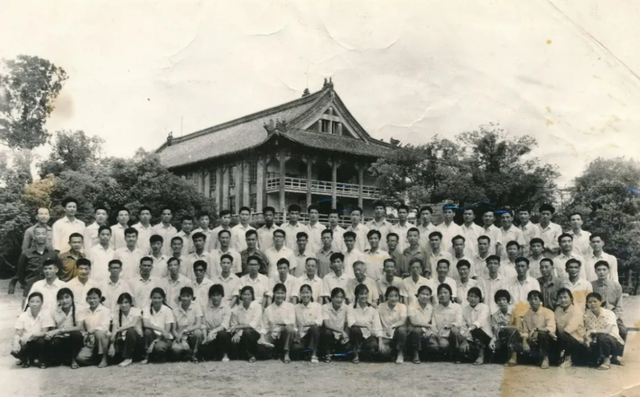 1959年7月 北京大学参加伊萨钦科专家景观学进修班(后排右二)1953年