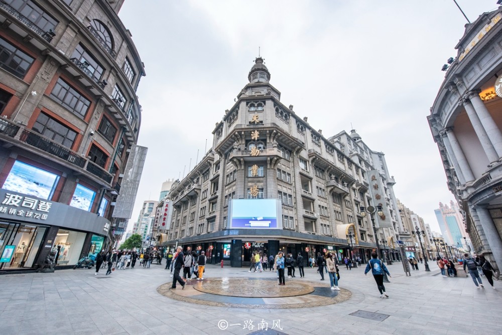 天津百年和平路金街曾经是中央商业区如今有点冷清