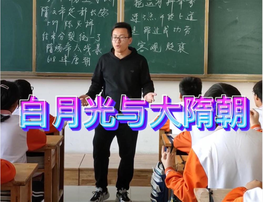 "北宋960年,赵匡胤夺政权,陈桥兵变黄袍穿,定都开封统一了中原……"