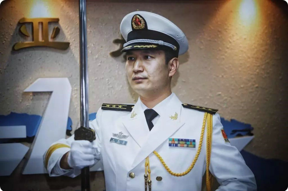 海军授剑仪式当中为何不使用唐刀而是用汉剑传递