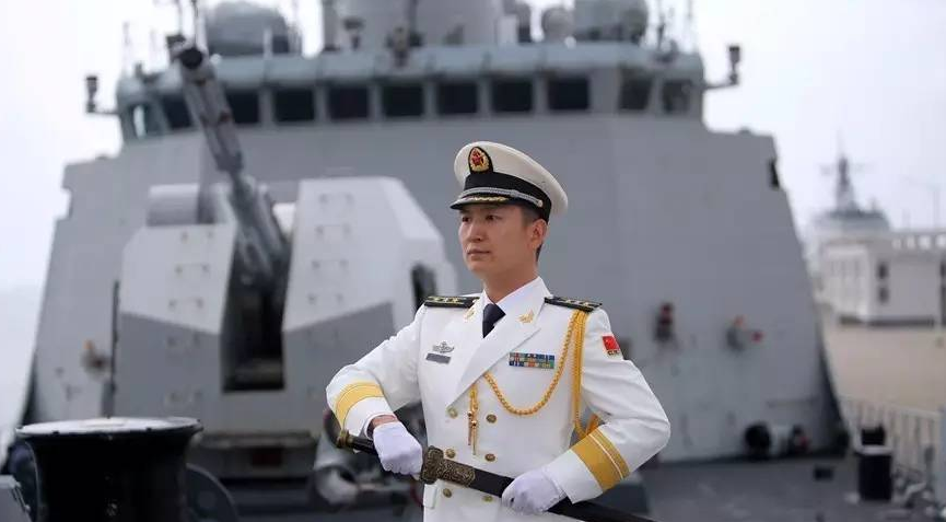 海军授剑仪式当中为何不使用唐刀而是用汉剑传递