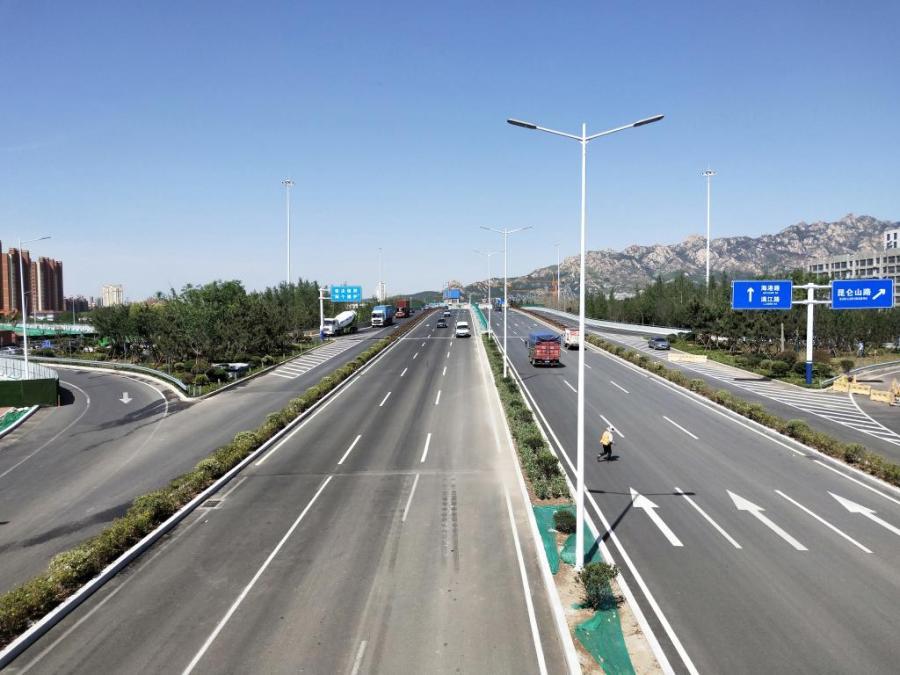 西海岸市民长昆立交桥建成通车新区东部通行更顺畅