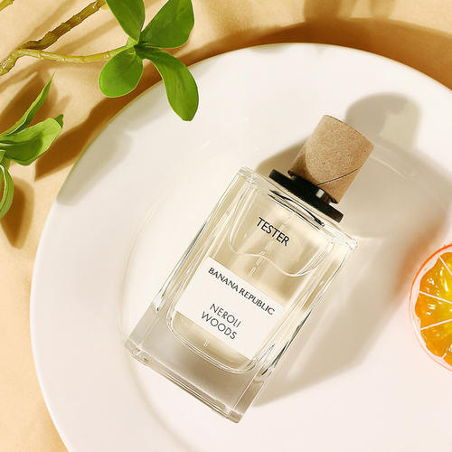 香蕉共和国木质橙花油一款表现力突出的橙花油平价香水