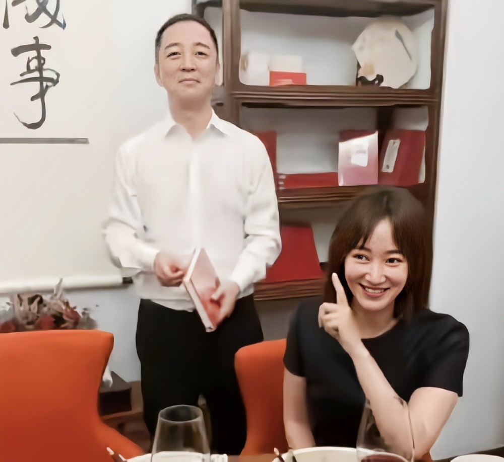 胡兵赵子琪微博互相晒"结婚证",赵子琪不是早就嫁人了吗?