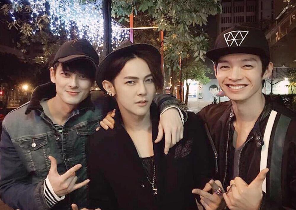 小时候真肤浅,只觉得他不帅!没想到他现在气质这么好