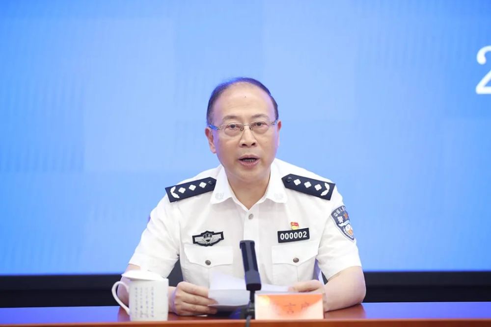 省公安厅党委副书记,常务副厅长尚建荣同志在会上发言