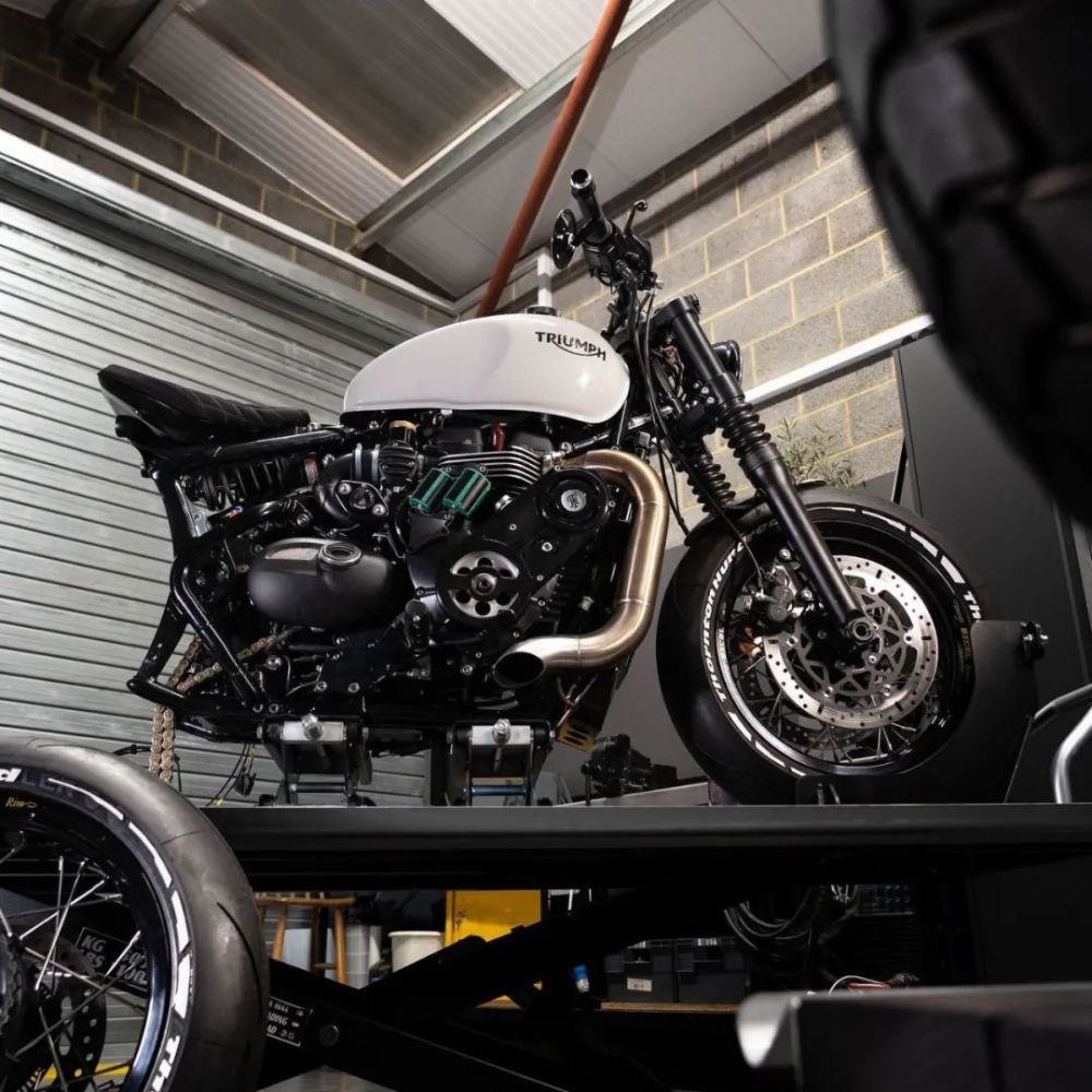 改装鉴赏|202匹超狂凯旋bobber,装配氮气 机械增压