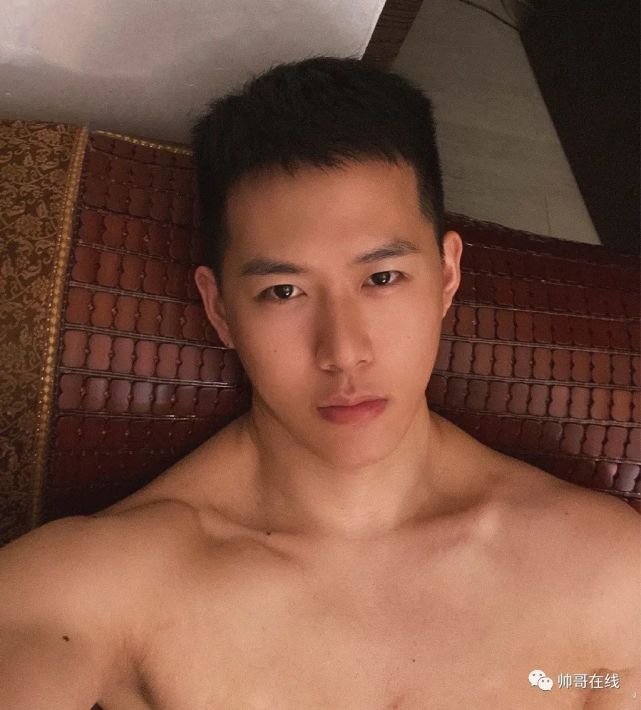 奶凶体育生小奶狗,寸头男孩流汗的样子太a!