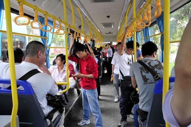 为什么那么多人宁愿挤公交,也不愿意买个电瓶车通勤?